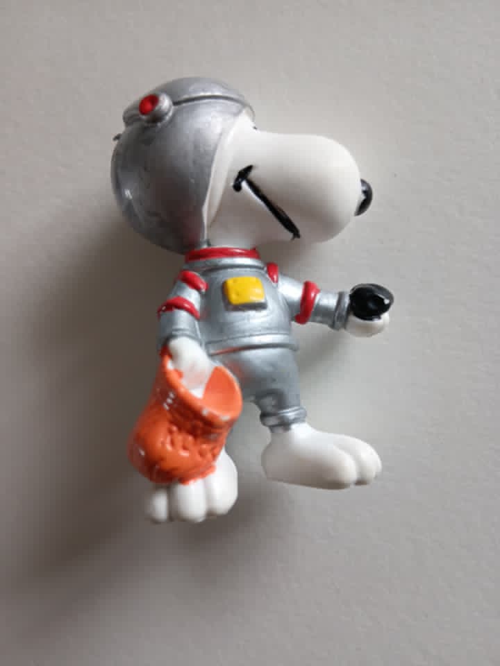 Astronaut Snoopy figurine