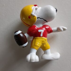 Snoopy football player
